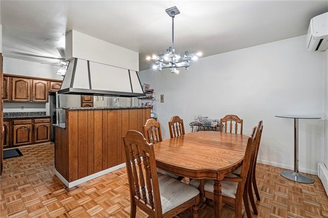 437 S Aiken Ave, Friendship Park, PA 15232