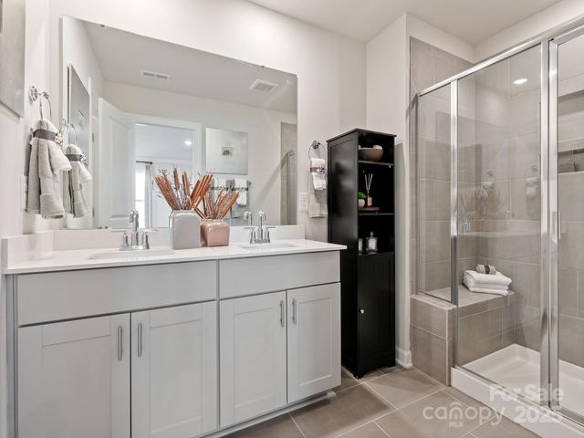 4067 Summit Woods Drive, Charlotte, NC 28216