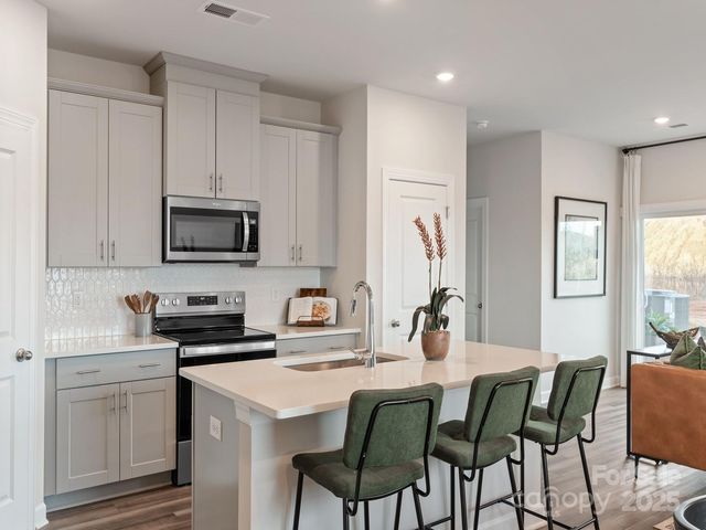 4067 Summit Woods Drive, Charlotte, NC 28216