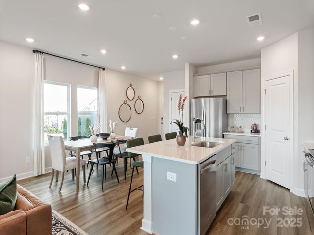 4067 Summit Woods Drive, Charlotte, NC 28216