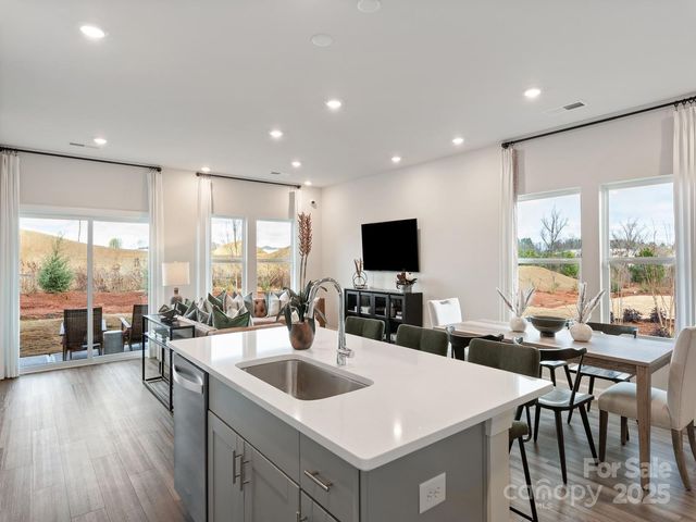 4067 Summit Woods Drive, Charlotte, NC 28216