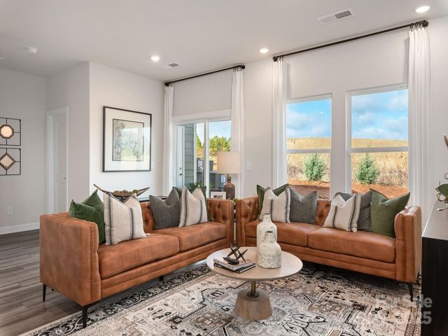 4067 Summit Woods Drive, Charlotte, NC 28216
