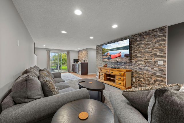 3315 119th Avenue NE, Blaine, MN 55449