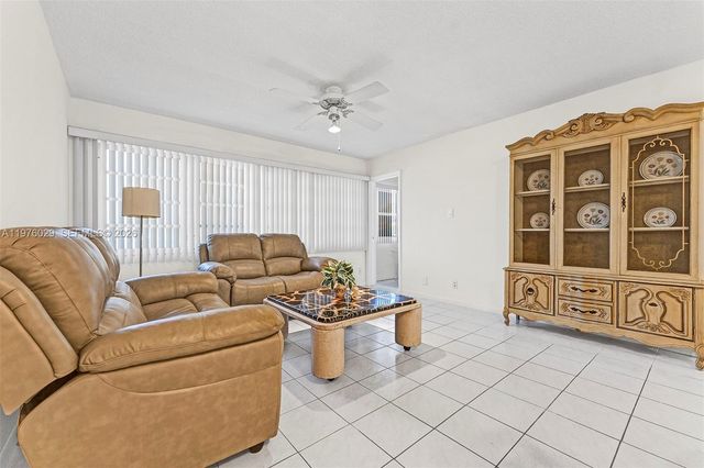 330 SE 2nd St 103G, Hallandale Beach, FL 33009