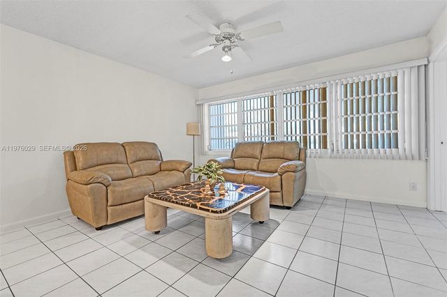 330 SE 2nd St 103G, Hallandale Beach, FL 33009