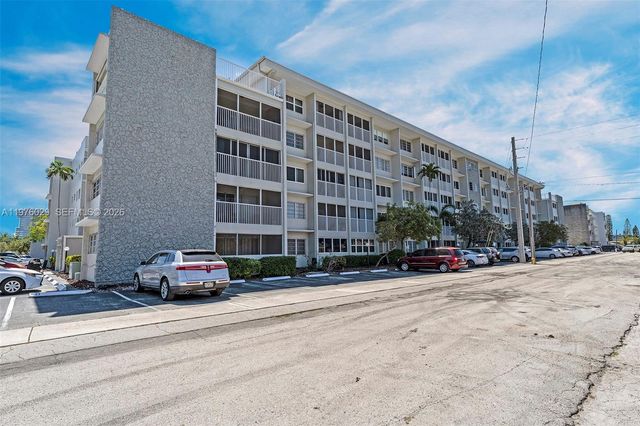 330 SE 2nd St 103G, Hallandale Beach, FL 33009