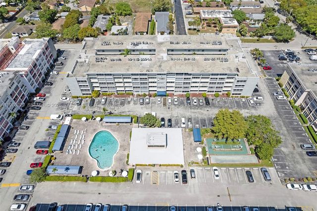 330 SE 2nd St 103G, Hallandale Beach, FL 33009