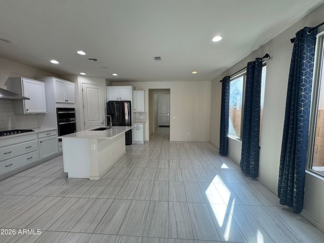 3540 E TINA Drive, Phoenix, AZ 85050