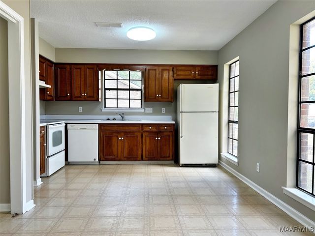 2933 Willow Lane Drive, Montgomery, AL 36109