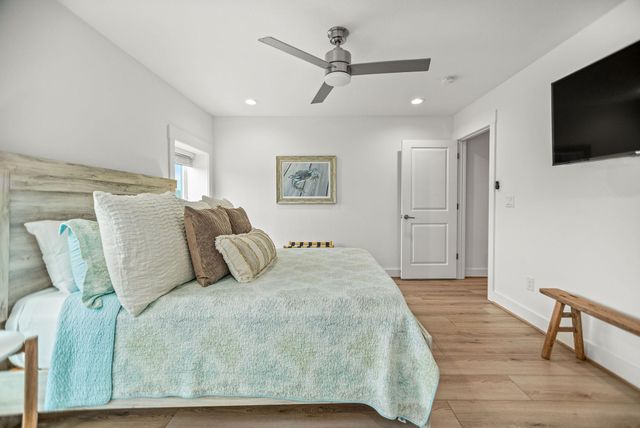 96 Circle Hook, Port O Connor, TX 77982