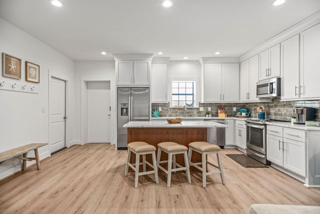 96 Circle Hook, Port O Connor, TX 77982