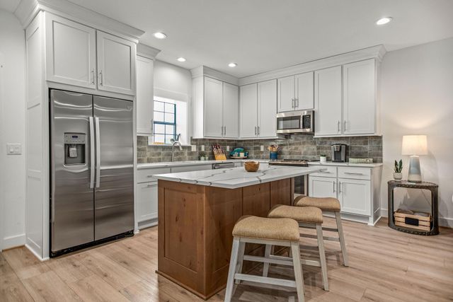 96 Circle Hook, Port O Connor, TX 77982