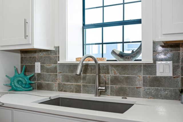 96 Circle Hook, Port O Connor, TX 77982