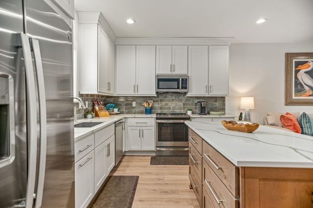 96 Circle Hook, Port O Connor, TX 77982