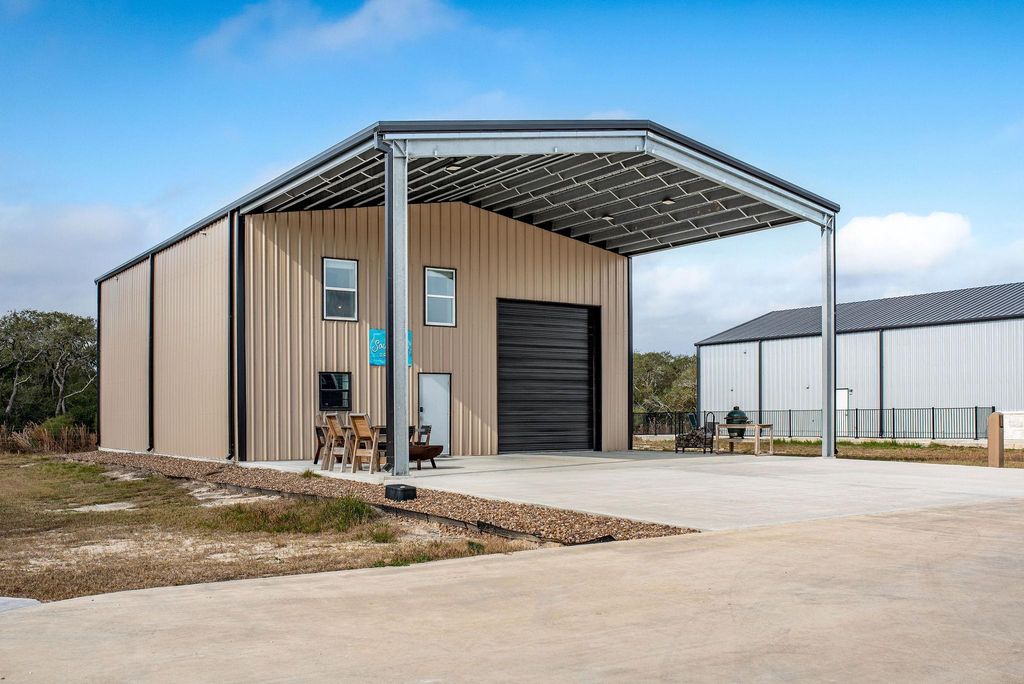 96 Circle Hook, Port O Connor, TX 77982