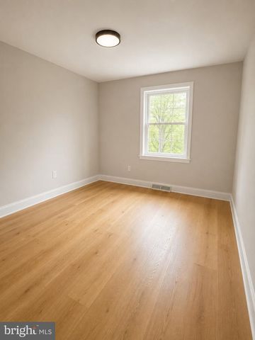 1354 MOYER RD, Annapolis, MD 21403