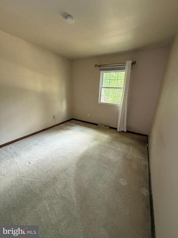 Image 14 of property listing at 1354 MOYER RD, Annapolis, MD 21403