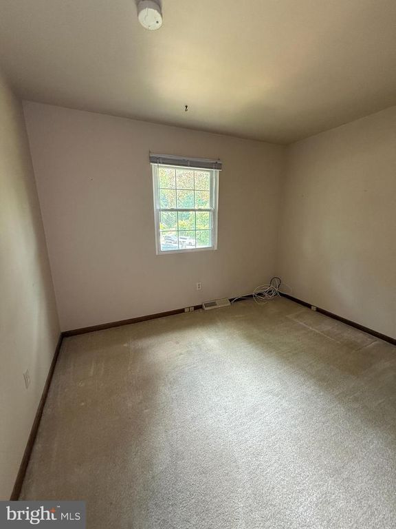 Image 16 of property listing at 1354 MOYER RD, Annapolis, MD 21403