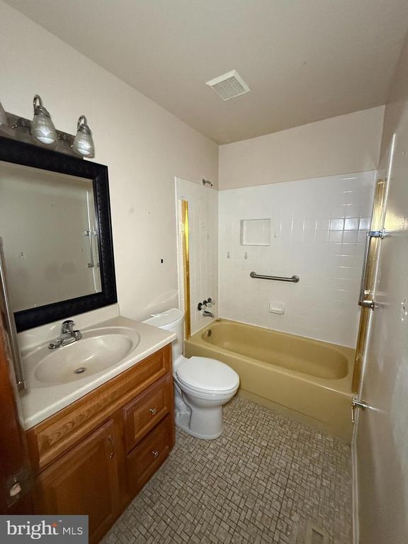 Image 18 of property listing at 1354 MOYER RD, Annapolis, MD 21403