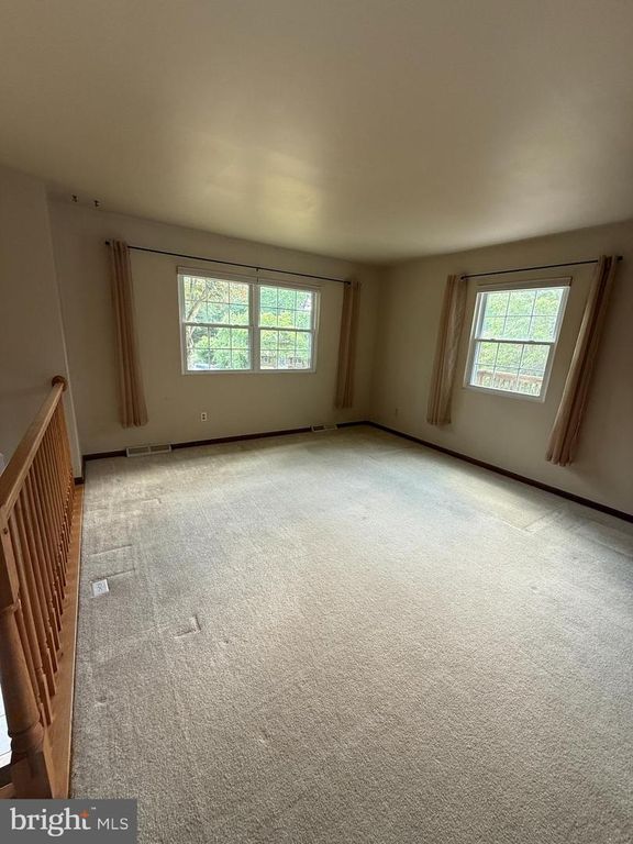 Image 4 of property listing at 1354 MOYER RD, Annapolis, MD 21403