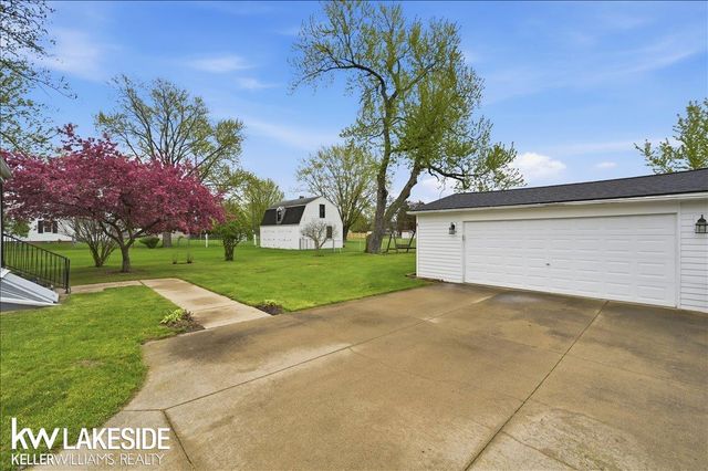 8222 Devon Drive, Shelby Twp, MI 48317