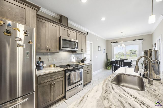 504 Falls Drive, Bonaire, GA 31005