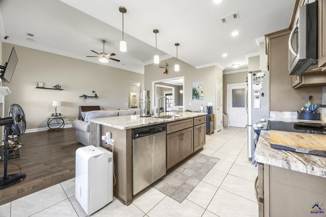 504 Falls Drive, Bonaire, GA 31005