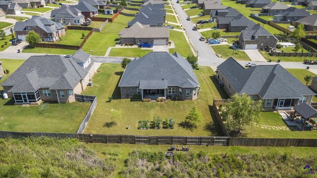 504 Falls Drive, Bonaire, GA 31005