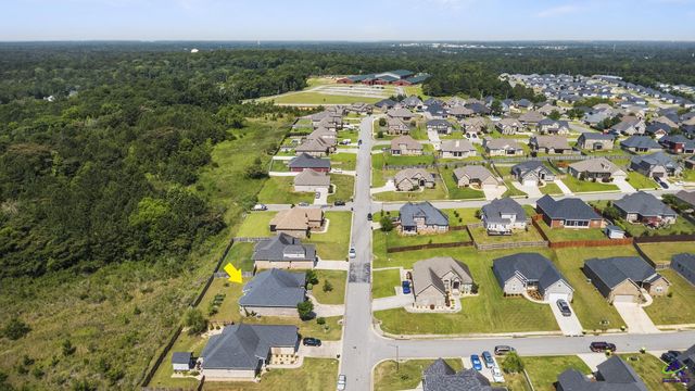504 Falls Drive, Bonaire, GA 31005