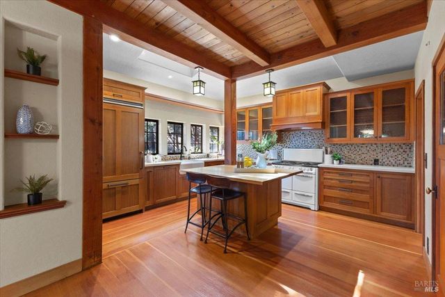 12076 Cloud Ridge Rd, Healdsburg, CA 95448