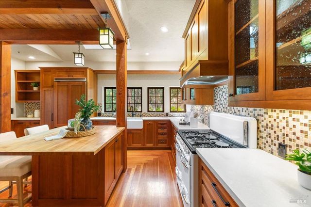 12076 Cloud Ridge Rd, Healdsburg, CA 95448