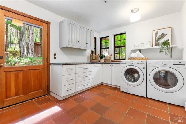 12076 Cloud Ridge Rd, Healdsburg, CA 95448