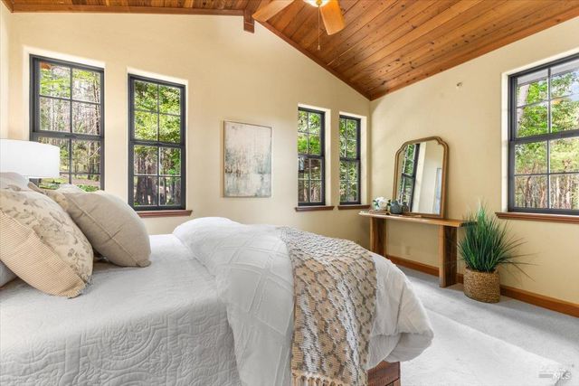 12076 Cloud Ridge Rd, Healdsburg, CA 95448