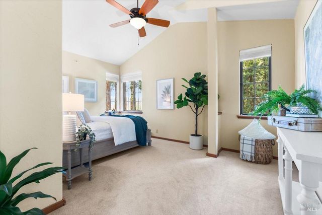 12076 Cloud Ridge Rd, Healdsburg, CA 95448