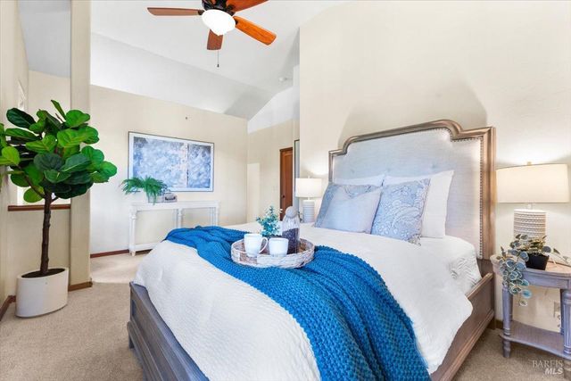 12076 Cloud Ridge Rd, Healdsburg, CA 95448