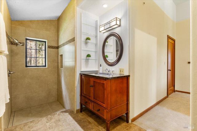 12076 Cloud Ridge Rd, Healdsburg, CA 95448