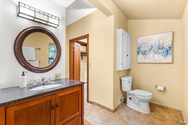 12076 Cloud Ridge Rd, Healdsburg, CA 95448