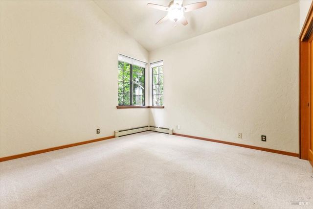 12076 Cloud Ridge Rd, Healdsburg, CA 95448