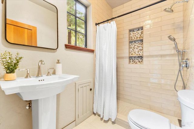 12076 Cloud Ridge Rd, Healdsburg, CA 95448