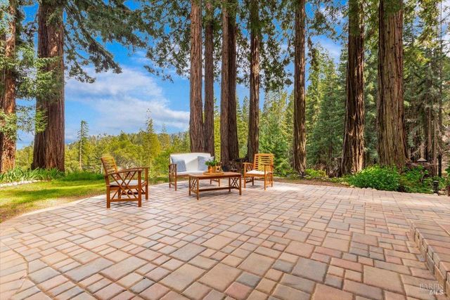 12076 Cloud Ridge Rd, Healdsburg, CA 95448