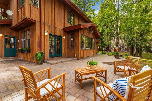 12076 Cloud Ridge Rd, Healdsburg, CA 95448