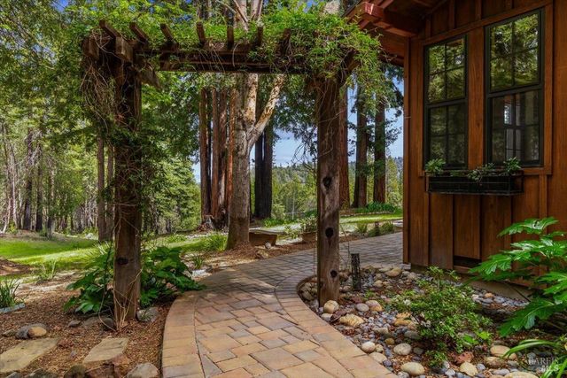 12076 Cloud Ridge Rd, Healdsburg, CA 95448