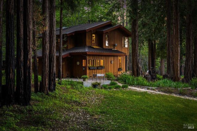 12076 Cloud Ridge Rd, Healdsburg, CA 95448