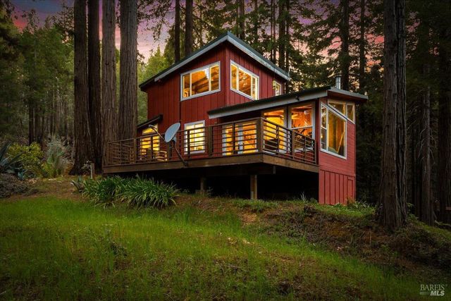 12076 Cloud Ridge Rd, Healdsburg, CA 95448