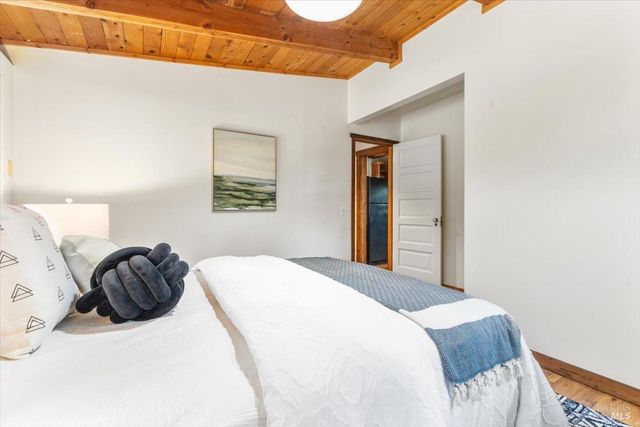 12076 Cloud Ridge Rd, Healdsburg, CA 95448