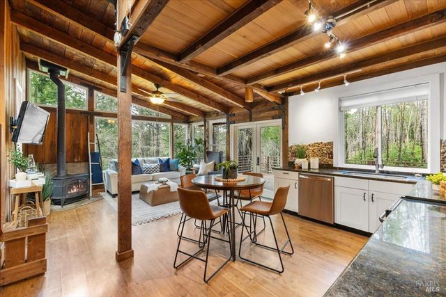 12076 Cloud Ridge Rd, Healdsburg, CA 95448