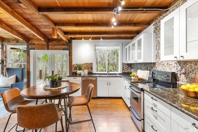 12076 Cloud Ridge Rd, Healdsburg, CA 95448