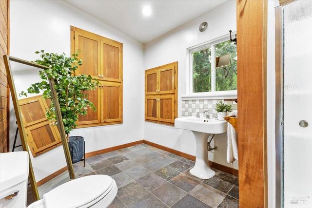 12076 Cloud Ridge Rd, Healdsburg, CA 95448