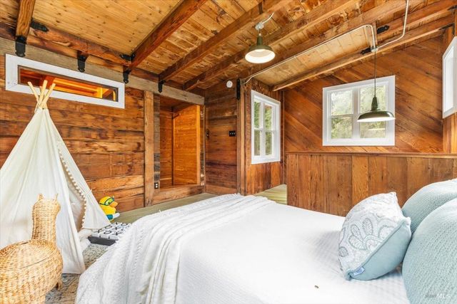 12076 Cloud Ridge Rd, Healdsburg, CA 95448