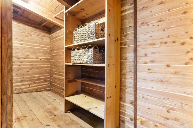 12076 Cloud Ridge Rd, Healdsburg, CA 95448